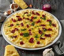 Фокачча с сыром Parmigiano Reggiano с вялеными томатами