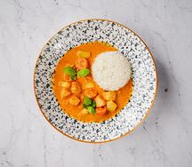 Красный карри с цыпленком и ананасами