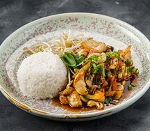 Курица стир фрай с орехами