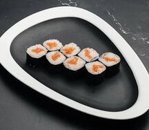 Классический ролл с лососем