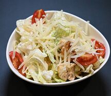 Салат Цезарь с креветками