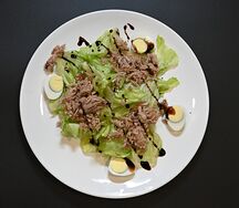 Салат с тунцом