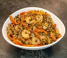 Соба с курицей и овощами