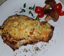 Свиная корейка с сыром и грибами
