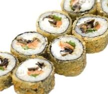 Горячий ролл с курицей, тунцом и грибами