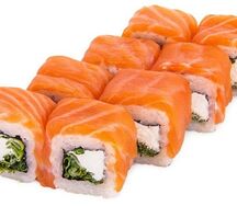 Филадельфия Много лосося с салатом