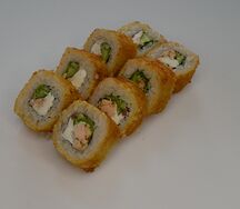 Горячий ролл с лососем в соусе терияки