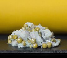 Салат из сельди с горошком и маринованным луком