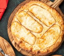 Хачапури по-царски с копчёным сыром