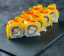 Ролл с курицей и сладким манго