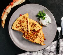 Кесадилья с камчатским крабом