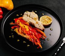 Судак с овощами