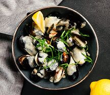 Мидии в чесночном соусе 