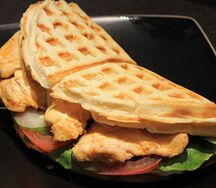 Тортилья с курицей карри на овсяно-гречневой вафле
