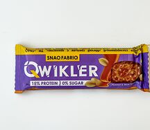 Батончик Qwikler арахис и молочная карамель