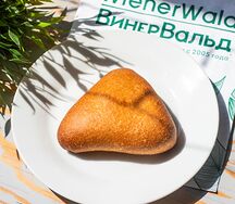Пирожок печеный с капустой