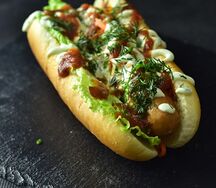 Хот-дог из говяжьей сосиски большой