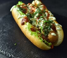 Хот-дог из куриной сосиски большой в булке
