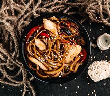 Лапша удон с куриным филе в соусе терияки