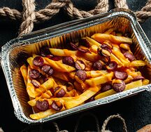 Фри с охотничьими колбасками