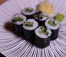 Маки-ролл с огурцом