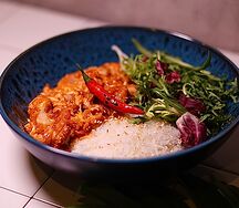 Курица в сингапурском соусе с рисом