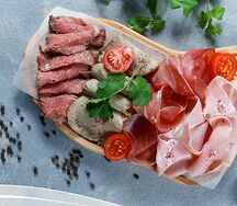 Фирменное мясное ассорти