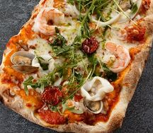 Римская пицца с морепродуктами
