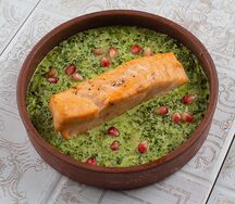 Семга с соусом киндзмари