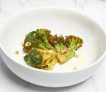 Брокколи с пармезаном и песто