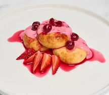 Сырники с вишневым соусом роза
