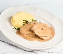 Медальоны из говядины с картофельным пюре