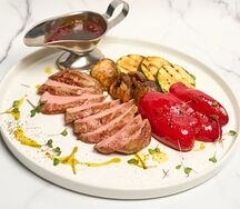 Утиное филе с овощами гриль
