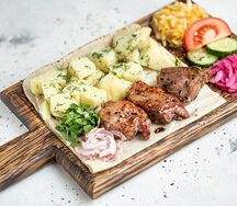 Шашлык из свинины с картофельными дольками