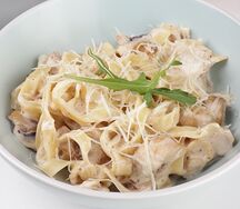 Паста с курицей и грибами