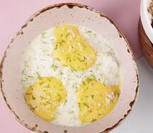 Каша рисовая с соусом манго и цедрой лайма