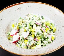 Салат с печеной фермерской курочкой