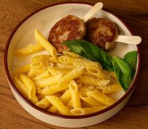 Макарошки с сыром и котлетами