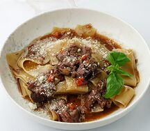 Паппарделле с рваной говядиной и соусом демиглас