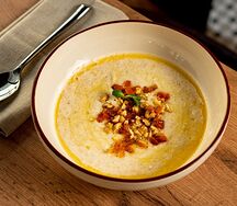 Овсяная каша на молоке с орехами и курагой