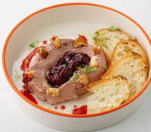 Нежный куриный паштет с вишневым конфитюром