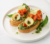 Брускетты с форелью