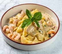 Паппарделле с кальмаром и креветкой 