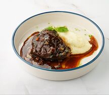 Нежные говяжьи щеки с соусом демиглас и картофельным пюре