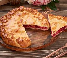 Пирог с яблоком и вишней