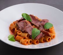 Пенне Арабьята с пастрами