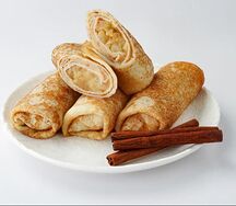 Блины с яблоком и корицей
