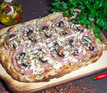 Пицца с ветчиной с грибами