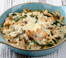 Куриное филе и шампиньоны, запеченные под моцареллой