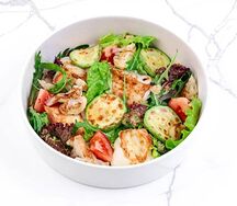 Салат с сыром гриль и овощами